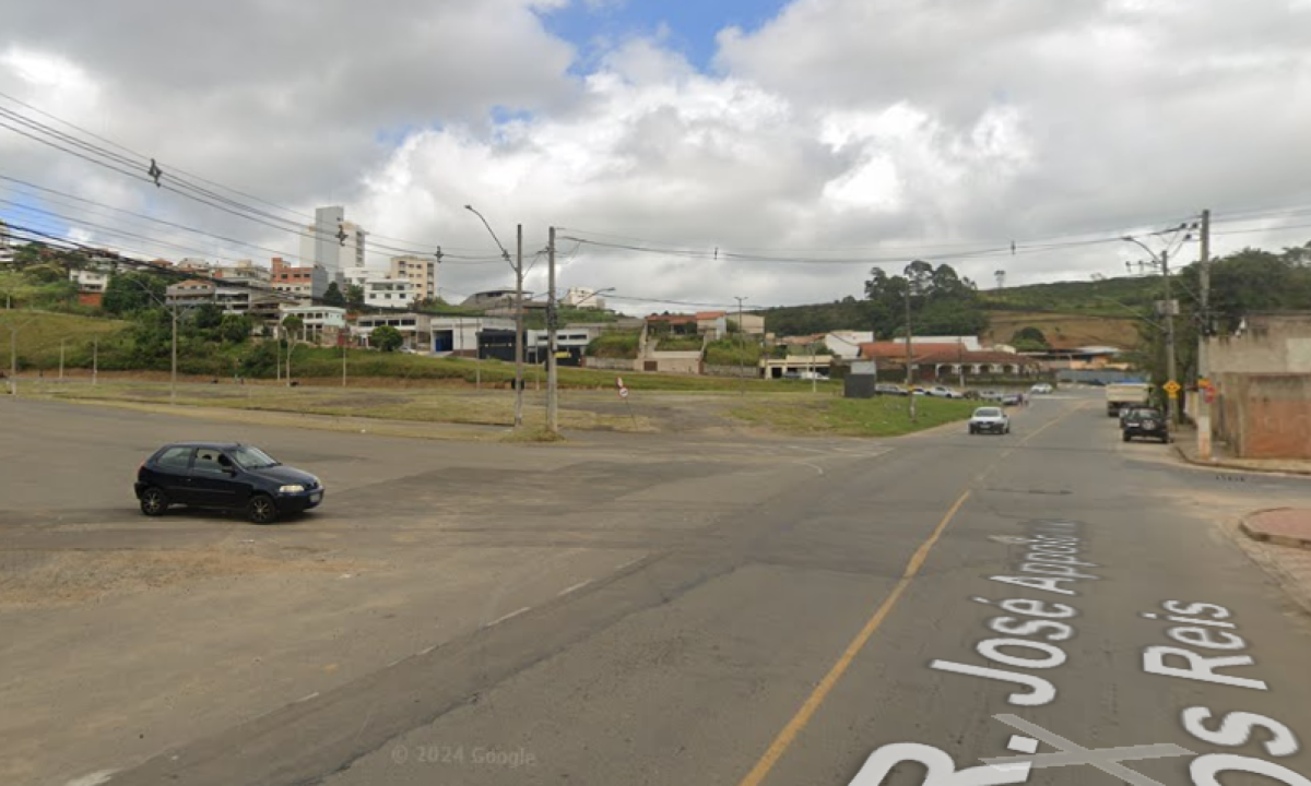 Após briga em pagode, homem atropela intencionalmente dois irmãos -  (crédito: ReproduÃ§Ã£o / Google Street View)