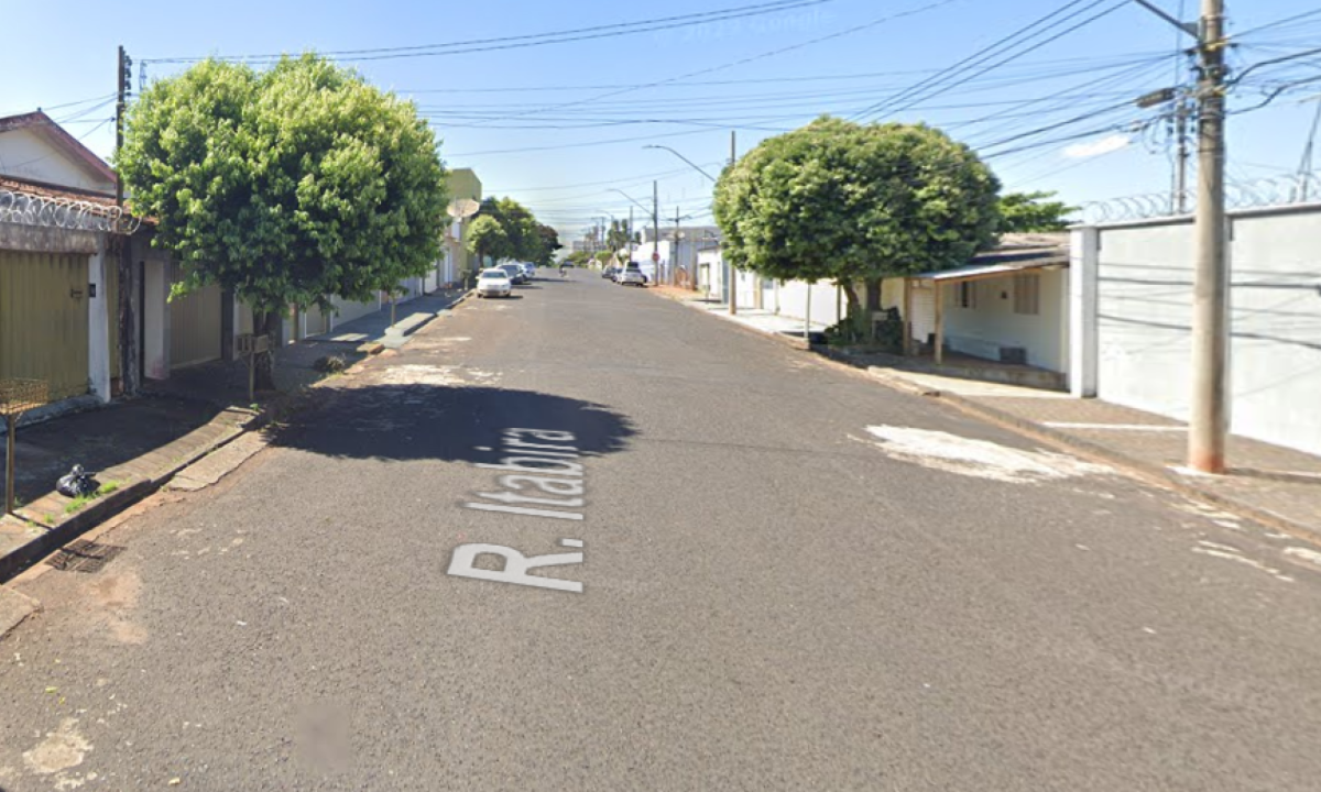 Homem rouba celular, se esconde em baú e é preso após PM rastrear celular -  (crédito: ReproduÃ§Ã£o / Google Street View)