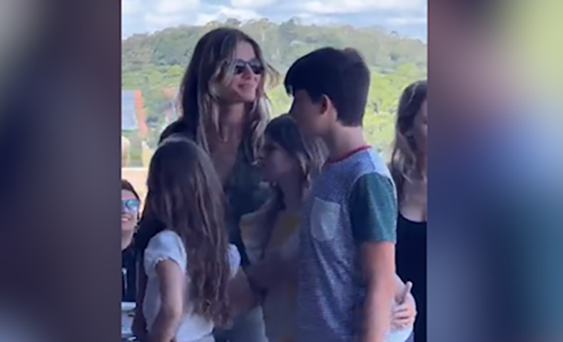 Em 2022, Gisele Bündchen reservou um hotel inteiro para o Natal com a família em Gramado e repercutiu na web. Foi o La Hacienda, a 14 km do Centro, hotel com instalações luxuosas e ampla área de lazer, com 730 mil m² (equivalente a 88 campos de futebol). 