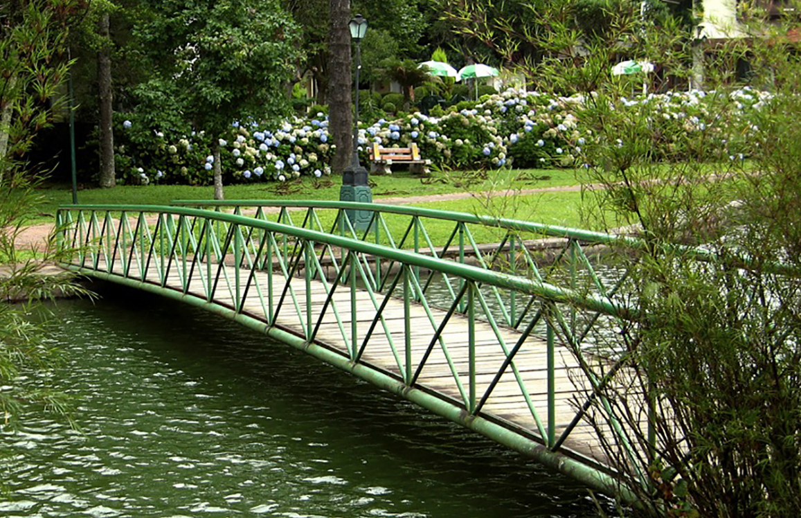 No inverno, as baixas temperaturas podem chegar a 0ºC com geadas. Além de árvores coníferas, típicas de locais frios, a cidade tem belas hortênsias, flores encorpadas que fascinam os visitantes. 