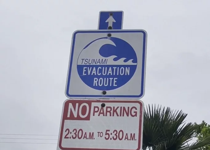 Por estar localizada no cinturão de fogo do Pacífico, o arquipélago de Tonga se torna suscetível a atividade vulcânica, tsunamis e terremotos.