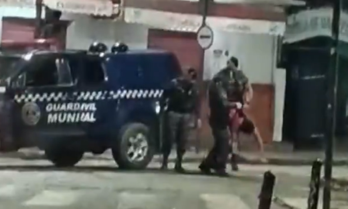 Segundo a prefeitura, as imagens e o relato já foram encaminhados para a Corregedoria da GCM -  (crédito: Reprodução/Redes sociais)