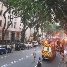 RJ: incêndio atinge edifício Richard, em Copacabana - Redes Sociais / Reprodu&ccedil;&atilde;o