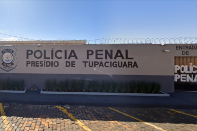 Fachada da Penitenciária de Tupaciguara, no Triângulo Mineiro -  (crédito: Reprodução/Google Street View)