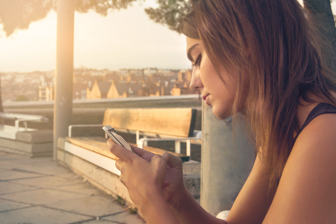 Por isso, recomenda-se que as pessoas, ao longo do dia, fiquem alguns momentos sem o celular. 