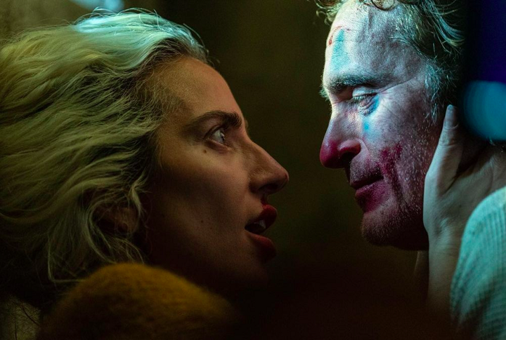 Lembrando que “Coringa”, lançado em 2019, rendeu US$ 1 bilhão (cerca de R$ 5,27 bilhões, na cotação atual) na bilheteria mundial e deu a Joaquin Phoenix um Oscar de melhor ator. 