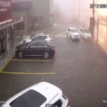 Câmera flagra momento exato da queda de avião em Gramado, no RS - Redes Sociais/Reprodução