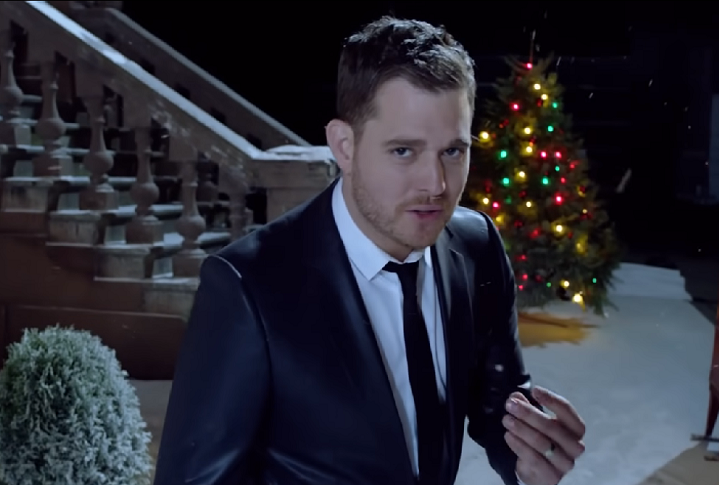 Michael Bublé - “Santa Claus Is Coming To Town”: Essa é uma música que definitivamente estaria num top 5 canções de Natal mais famosas de todas. Michael Bublé trouxe esse hino de volta ao sucesso global com seu álbum natalino em 2011.