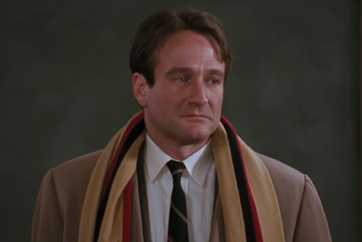 John Keating (Robin Williams), de “Sociedade dos Poetas Mortos”. Lançado em 1989. 