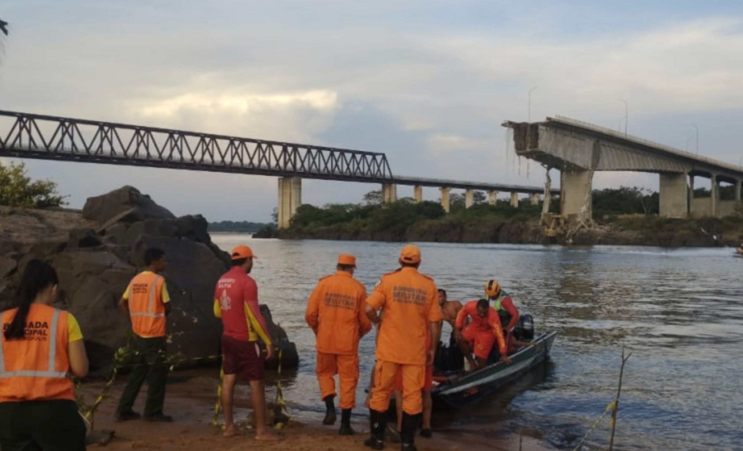 As buscas por desaparecidos em rio: o que se sabe sobre desabamento de ponte entre Tocantins e Maranhão