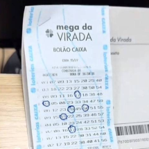 Mega da Virada: mulher comemora, mas números estavam em cartões diferentes - Reprodução/redes sociais