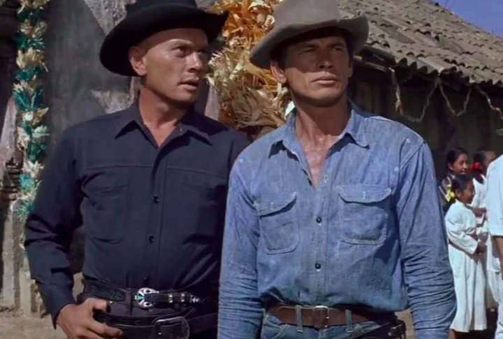 A carreira de Bronson como ator começa a decolar mesmo nos anos 60, quando, em 1960, ele estrela “Sete Homens e Um Destino”, filme que futuramente se tornaria um clássico dos westerns (faroestes) norte-americanos.