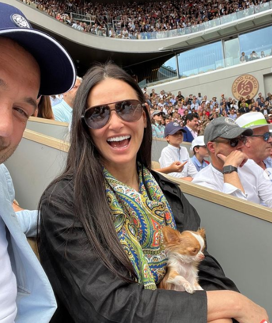 Após atuar em um filme de Woody Allen - “Desconstruindo Harry” -, Demi Moore fez uma longa pausa na carreira para se dedicar à vida familiar. 
