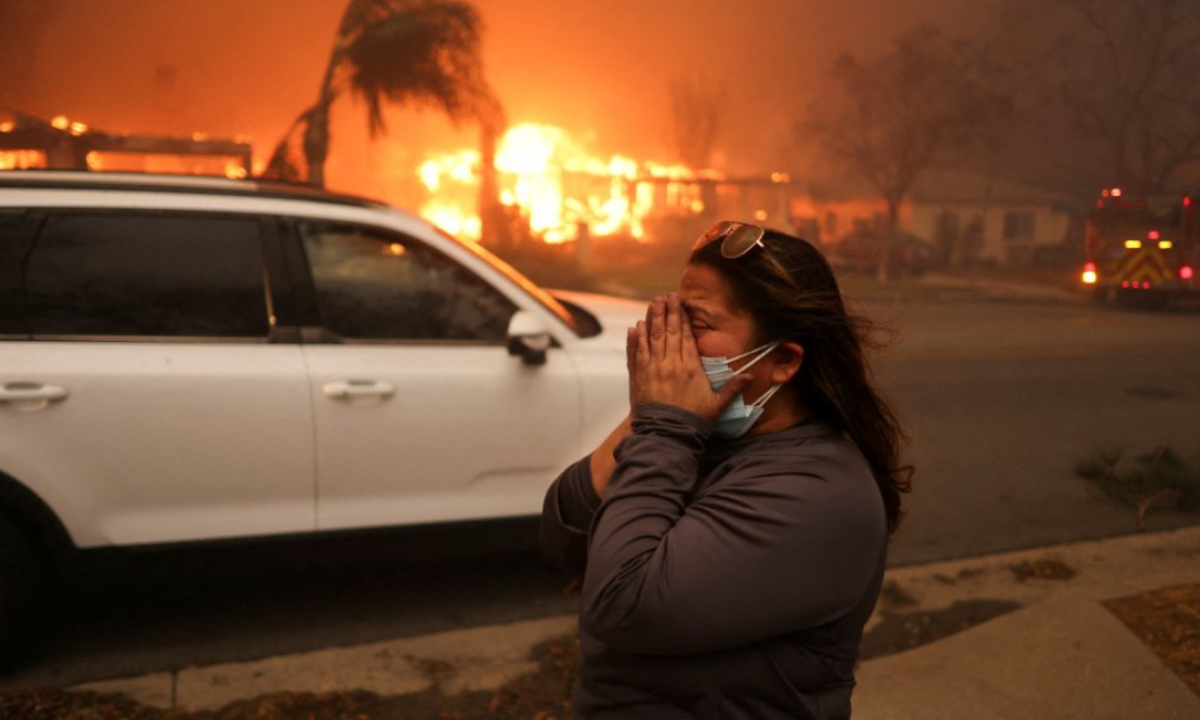 O incêndio começou na área de Pacific Palisades, entre as Montanhas de Santa Monica e o Oceano Pacífico -  (crédito: Getty Images)