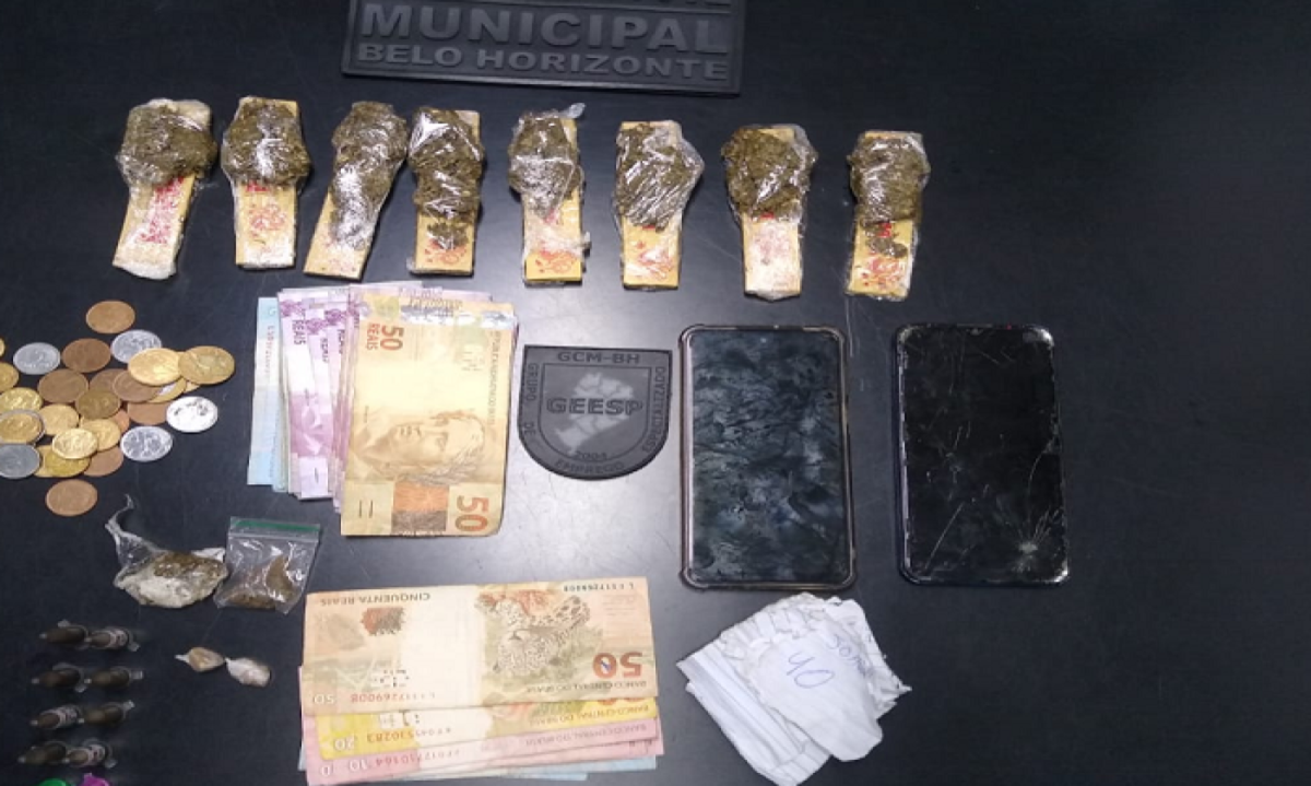  Dupla presa por tráfico dentro de carro de aplicativo embarcou no Barreiro e seguia em direção ao Bairro Tupi -  (crédito: GCMBH / Divulgação)