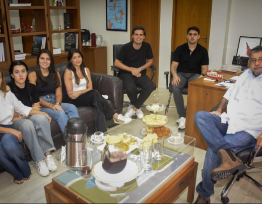 Além da foto com a família, Washington Quaquá publicou um texto de defesa dos irmãos Brazão -  (crédito: Reprodução/Instagram Washington Quaquá)