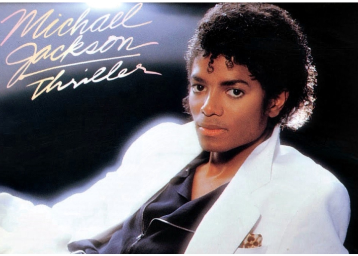 Seu álbum “Thriller” é o mais vendido de todos os tempos, com mais de 70 milhões de cópias comercializadas em todo o mundo. O disco rendeu a Jackson oito prêmios Grammy, incluindo Álbum do Ano.-divulgação