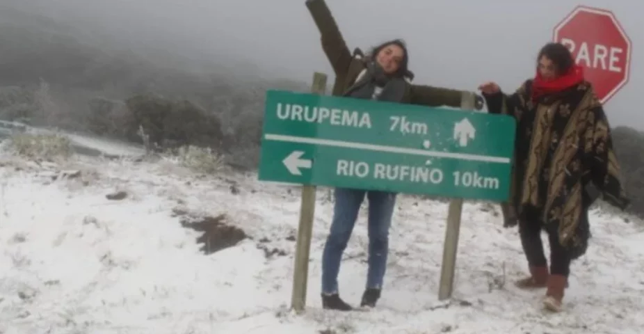 Urupema (SC)  - Fica a 1.425m de altitude e tem temperatura média de apenas 8° C. A cidade tem fama de ser a mais fria do Brasil e o pessoal curte esse título. Olha a vibração na foto no X (antigo Twitter).