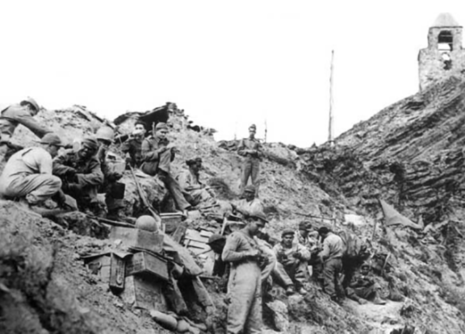 Para driblar os atiradores alemães, os brasileiros queimaram óleo diesel e criaram uma cortina de fumaça. 