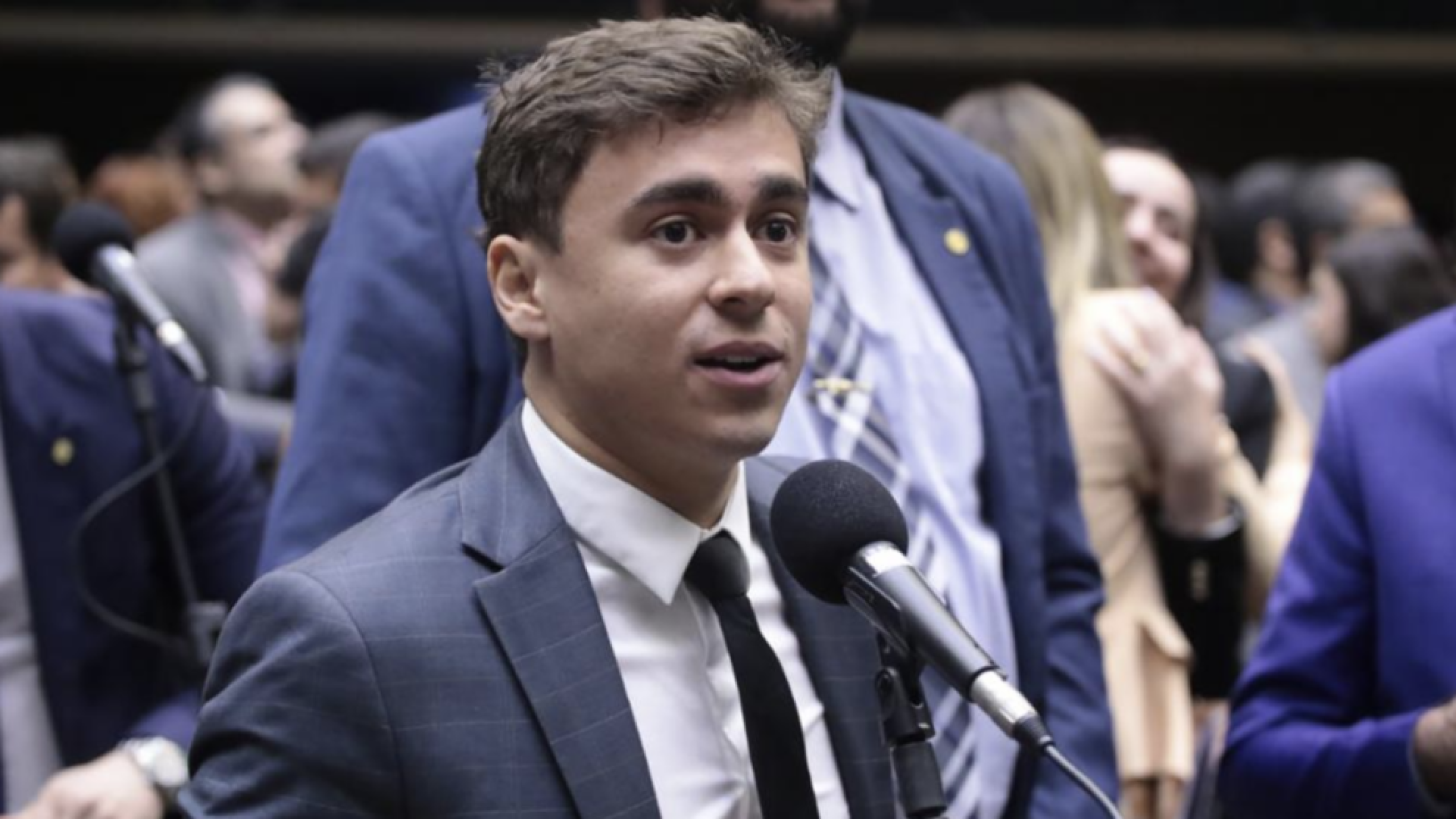 A mágica de Nikolas Ferreira para liderar entre influenciadores de direita