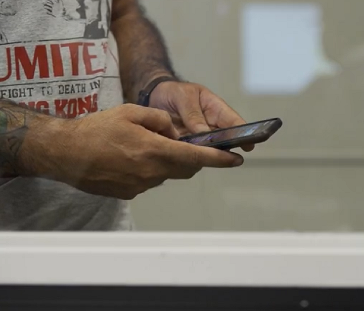 Os golpistas exploram a tecnologia para ganhar dinheiro com propagandas enganosas nas redes sociais, criando uma fraude atrÃ¡s da outra.-reproduÃ§Ã£o 