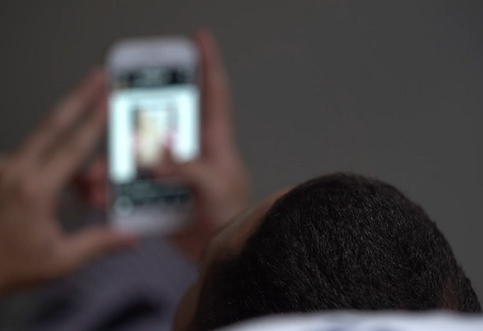 O caso de Mion não foi isolado. Criminosos estão usando imagens de personalidades famosas em anúncios falsos criados com inteligência artificial. Uma reportagem do Fantástico de 17/12/2023 teve esse tipo de golpe como tema. -reprodução tv globo