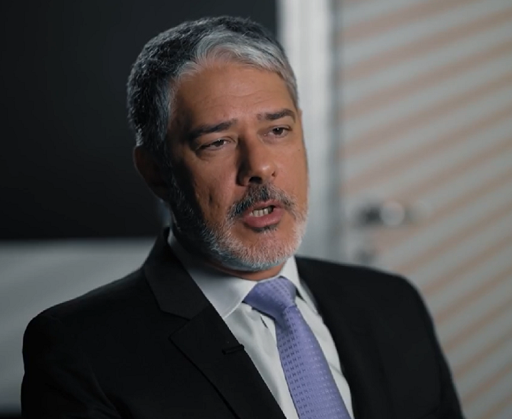 “Um é propaganda de produtos: não posso fazer. O outro é propaganda política: porque se usam a inteligência artificial para simular a venda de um produto qualquer, também usam para a venda de um político qualquer. Das duas formas é um crime e das duas formas eu estou sendo lesado