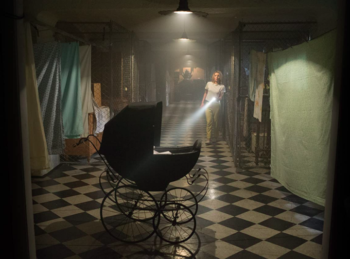 Em outro evento bizarro, Peter Safra, produtor do filme, contou que enquanto se preparavam para rodar uma cena, uma luminária caiu do teto na cabeça de um dos atores. Felizmente, não foi nada grave.