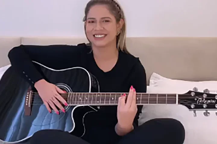 MarÃ­lia comeÃ§ou a cantar e compor aos 12 anos. Fazia mÃºsicas para vÃ¡rios artistas. E se lanÃ§ou profissionalmente aos 19 anos. 