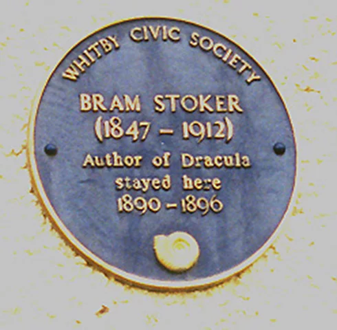 Bram Stoker morreu aos 64 anos, dez anos antes da estreia do primeiro filme baseado em seu livro: 