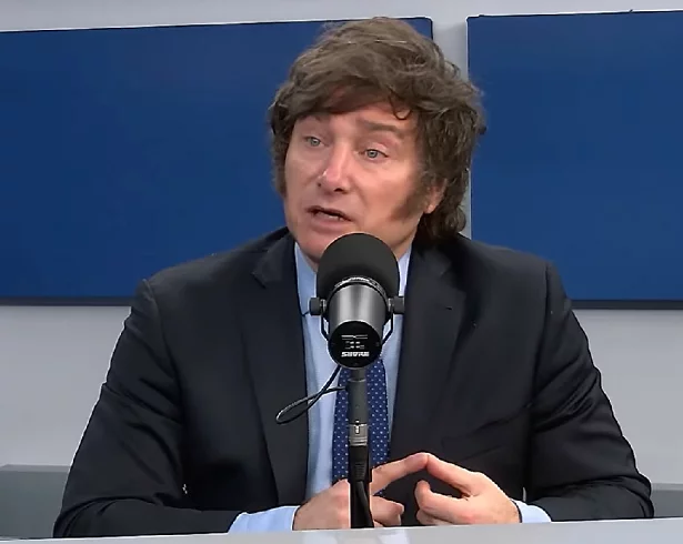 Governo argentino autoriza civis a comprar armas semiautomáticas e de assalto - reprodução neura media