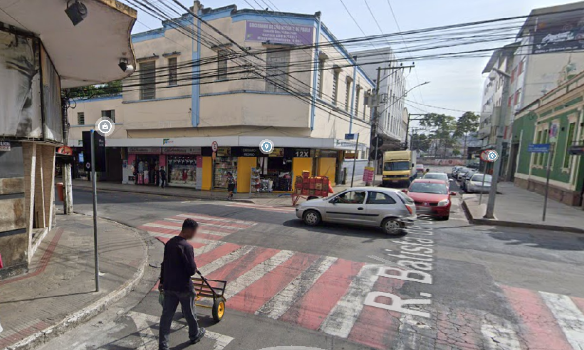 Mulher é morta a facadas no Centro de Juiz de Fora; segundo caso em 2025 -  (crédito: ReproduÃ§Ã£o / Google Street View)