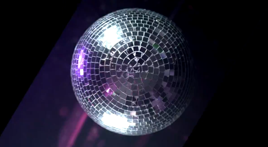 Na época do escândalo, o TAB UOL ouviu representantes das empresas BRL Eventos e 2052 Produções Fotográficas sobre a expansão do segmento de festas de universitários de uma década para cá. 