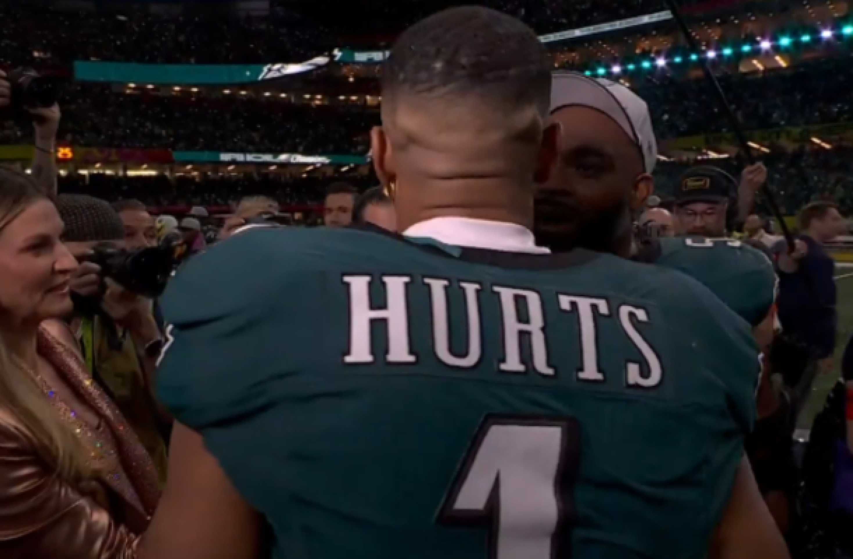 Astros do futebol acompanham vitória dos Eagles no Super Bowl LIX
