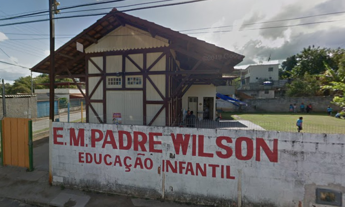 Mulher é esfaqueada por ex enquanto buscava filhos na escola -  (crédito: ReproduÃ§Ã£o / Google Street View)