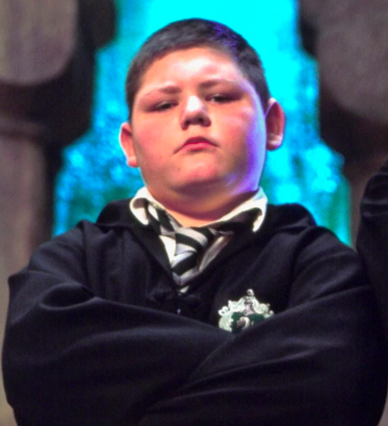 Outro fato de repercussão, dessa vez envolvendo o ator Jamie Waylett, que viveu o personagem Vincent Crabbe (foto), amigo de Draco Malfoy na franquia. Ele foi detido em 2009 acusado de porte de drogas.