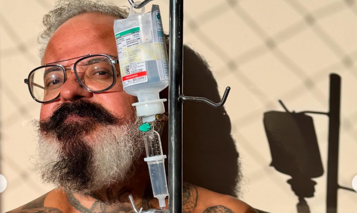 Estilista passou por uma cirurgia de urgência após uma obstrução intestinal -  (crédito: Reprodução Instagram)