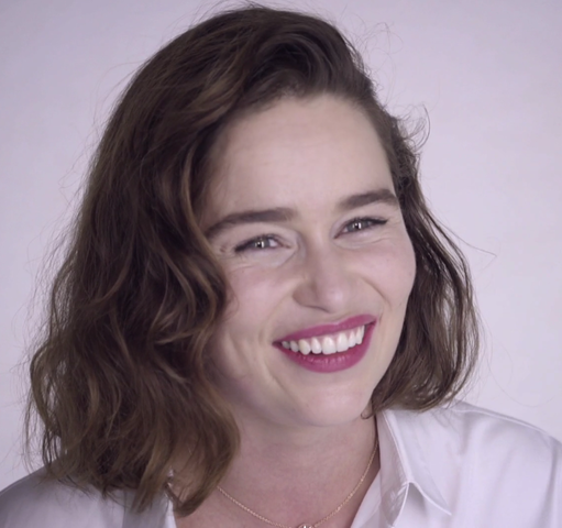 Emilia Clarke - Nascida em 23/10/1986 em Londres, a atriz britânica - que encarna Sarah Connor no filme de ficção científica Terminator Genisys (2015) - mede 1,57 metro. 