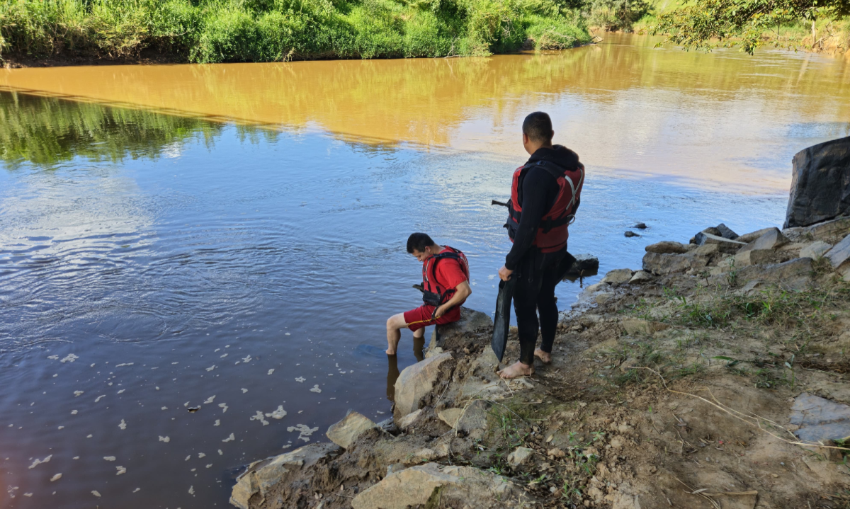 Adolescente morre afogado tentando salvar &eacute;gua atolada em MG -  (crédito: Divulga&ccedil;&atilde;o/CBMMG)