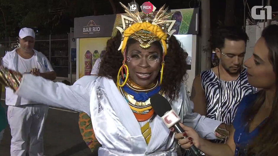 Zezé Motta - A atriz e cantora nascida em 27/6/1944 é conterrânea de Tonico Pereira ( Campos dos Goytacazes -RJ) e compartilha a mesma formação. Ela disse que, enquanto aprendia Teatro, foi obrigada pelo pai a fazer o curso de Contabilidade.