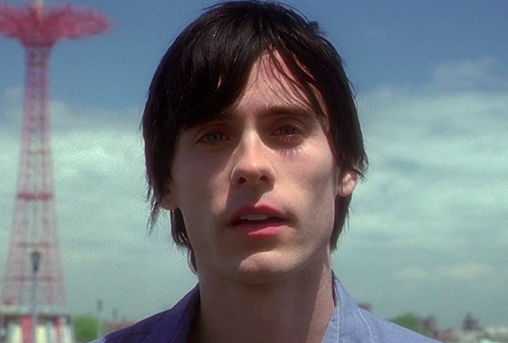 Depois de uma ponta em “Clube da Luta” (1999), a verdadeira explosão na carreira de Leto veio em “Réquiem para um Sonho” (2000 - foto), filme em que interpreta Harry, um jovem viciado em drogas. Ele perdeu cerca de 20kg para o papel.