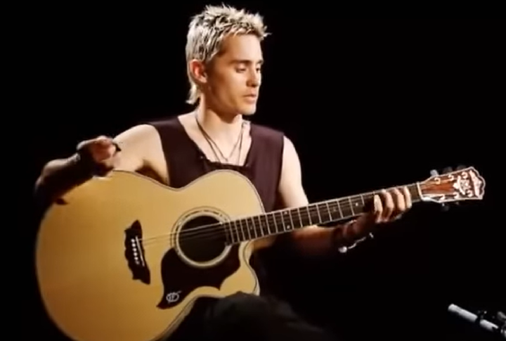 O primeiro emprego de Leto foi aos 12 anos, lavando pratos. Foi também nessa idade que ele começou a despertar seu interesse pela música ao comprar sua primeira guitarra.