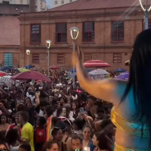 Bloco vira cenário de caos em Juiz de Fora após violência policial - instagram