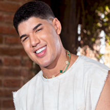 Zé Vaqueiro reúne sucessos em nova coletânea - Sony Music