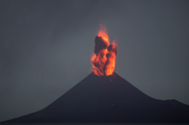 Uma preocupaÃ§Ã£o na IndonÃ©sia Ã© com o Anak Krakatoa.  Em 2018, a cratera do vulcÃ£o desabou parcialmente, apÃ³s uma enorme erupÃ§Ã£o que levou a um tsunami que matou mais de 400 pessoas.