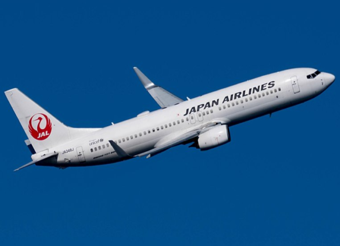 O avião era umAirbus A350 da Japan Airlines, registrado sob a matrícula JA07XJ.   O voo JL-331 tinha partido do Aeroporto de Heneda, em Tóquio, capital do país.-Masahiro TAKAGI/wikimedia commons
