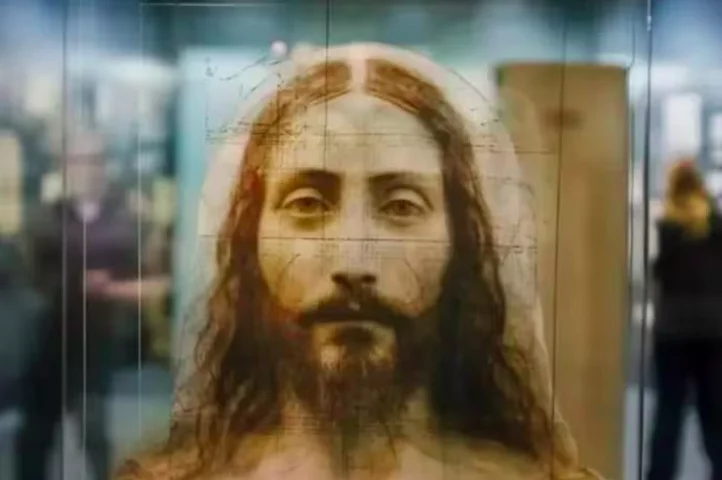 Tecnologia de I.A. revela o rosto de Jesus no Santo Sudário