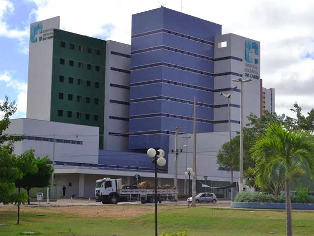 No momento da queda, 15 pessoas estavam dentro do elevador. De acordo com a direção do hospital, o equipamento desceu com uma velocidade acima do normal.