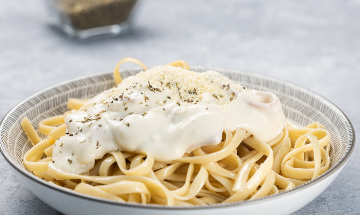 O molho serve de acompanhamento para massas, carnes e até saladas -  (crédito: Freepik)