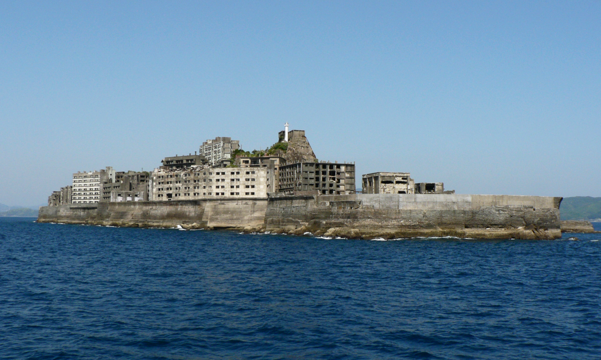 Nagasaki – Nagasaki, 430 mil habitantes. Conhecida por ser um dos dois lugares bombardeados na Segunda Guerra Mundial, Nagasaki tem um forte apelo histórico. O Parque da Paz de Nagasaki, a Igreja de Oura e o Monte Inasa são pontos turísticos notáveis.

